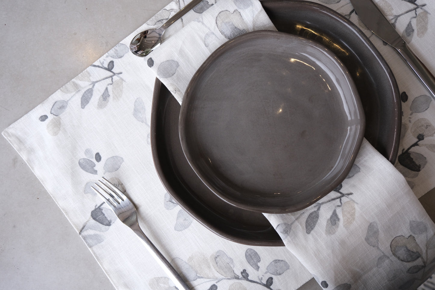 Mantel Individual - Hojitas (Gris)